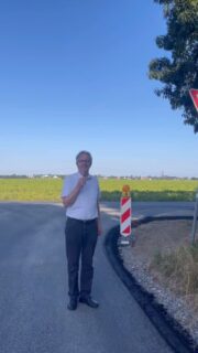 Freitagsinfo 11.07.2025
Heute in der Freitagsinfo: 
-Aerbecker Straße: Sanierung geht in die nächste Phase 
-Schüler der Klasse 9 der Realschule Weitsicht streichen Grillhütte 
-Wachtendonk im niederländischen Fernsehen 
-Bücherbummel 
-Folk am Friedensplatz 
-Mitmachlesung für Kinder 
-Offene Gartenpforte bei Haus Püllen 
-Besichtigung der Dorfstube 
-Wahlhelfer für die Kommunalwahl gesucht 
https://youtu.be/A3NKIRcRBDA
#wachtendonk #wankum #heimatmacher #gemeindewachtendonk #freitagsinfo  #paulhoene #bücherbummel #folkamfriedensplatz #dorfstubewankum #freierealschuleweitsicht