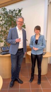 Freitagsinfo 03.04.2026
Heute in der Freitagsinfo:
-Energiekarawane in Wankum
-Gastgeber gesucht für Besucher aus unserer Partnerstadt Acigné
-Lyra füllt Schaufenster auf der Feldstraße
-Sperrung der Klosterstraße
-Neuer Friseursalon am Friedensplatz
-„Waldbaden“ in der Wankumer Heide
-Elfmeter-Turnier am Sportpark Laerheide
-„Kleines Friseurmuseum“ am Sonntag geöffnet
-„Save the Date“: Wankum feiert „Tanz in den Mai“ und Feuerwehr-Aktionstag am Vatertag
https://youtu.be/BlyAKLCcMas
#wankum #wachtendonk #paulhoene #freitagsinfo #bürgermeisterwawa