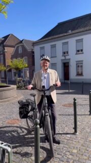 Freitagsinfo 24.04.2026
Heute in der Freitagsinfo:
-Stadtradeln 2026
-Tag der offenen Tür beim Gänseblümchen Wankum
-Hofladen Schrievers feiert Hoffest
-Lyra bekommt Pro-Musica-Plakette verliehen
-Energiekarawane: Gute Resonanz, noch Anmeldungen möglich
-Euregio-Sprechstunden zum Studieren in den Niederlanden
-Neueröffnung: Sachverständigenbüro und TÜV-Strecke auf dem Grant-Gelände
-Saisoneröffnung bei Tennisclub
-Konzert von WaWaKerk und Chorgemeinschaft Chorios
-Bürgerbüro und Standesamt am 28.04. ab 12:00 Uhr geschlossen
-Pflegeberatung des Kreises Kleve im Rathaus Wachtendonk
-Tanz in den Mai in Wankum
-Hoffest bei Spitzen-Spargel
-Jetzt anmelden zur Neubürger-Führung in Wankum
https://youtu.be/_hiunfphrkk
#wankum #wachtendonk #paulhoene #freitagsinfo #bürgermeisterwawa