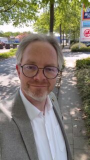 Freitagsinfo 08.05.2026
Heute in der Freitagsinfo:
- Verbreiterung der Gehwege „Auf dem Bock“
- Experimente mit den Stadt-Terrassen
- Beitritt zur Euregio Rhein-Maas-Nord einstimmig beschlossen
- Blumenpracht, Schirm und. Bistro-Stühle für den kommenden Sommer
- Führung durch den historischen Ortskern
- Bürgermeister-Sprechstunde in der Dorfstube Wankum
- Solidarität mit ME/CFS-Erkrankten
- Aktionstag der Feuerwehr Wankum
- Rathaus und Gemeindewerke am 15. Mai geschlossen
- Ausstellung im „Alten Wasserwerk“
- Wachtendonk auf dem Segway erkunden
https://youtu.be/6ej5Xs3HyTo
#wankum #wachtendonk #paulhoene #freitagsinfo #bürgermeisterwawa