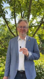 Freitagsinfo 22.05.2026
Heute in der Freitagsinfo:
-Regenbogen Open-Air
-Zu Gast beim Klassensprecherrat in Wankum
-Start der Aktion „Stadtradeln“
-Outdoor-Spaß der Jura am Pfingst-Dienstag
-Radtour „Regionalität erleben“
-Ausstellung „Farbenprächtig“ im alten Wasserwerk
-Neubürgerführung am 31.05.
-Klompen gestalten fürs Lyra-Jubiläum
-Italo&Beats
-Kinder- und Familienfest am Naturbad
https://youtu.be/P1JDfxa8Hx4
#wankum #wachtendonk #paulhoene #freitagsinfo #bürgermeisterwawa